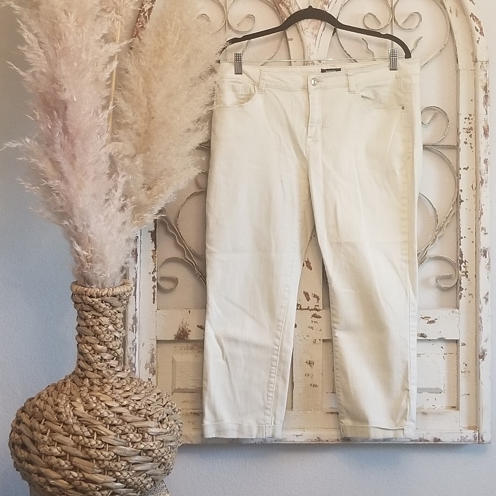 Kensie Jeans Capris Wheat color size 14